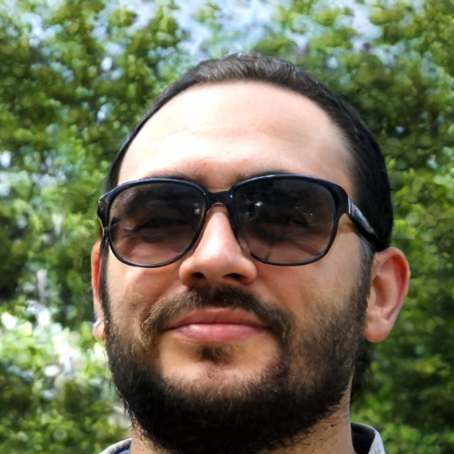 Carlos Mendoza, Administrador de Sistemas